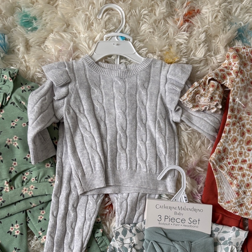 Baby clothing bundle - Picture 3 of 5